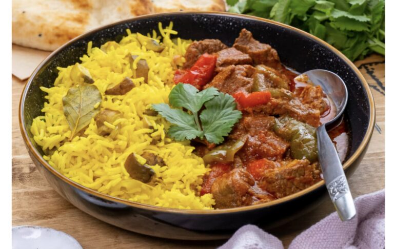 Curry met gele rijst