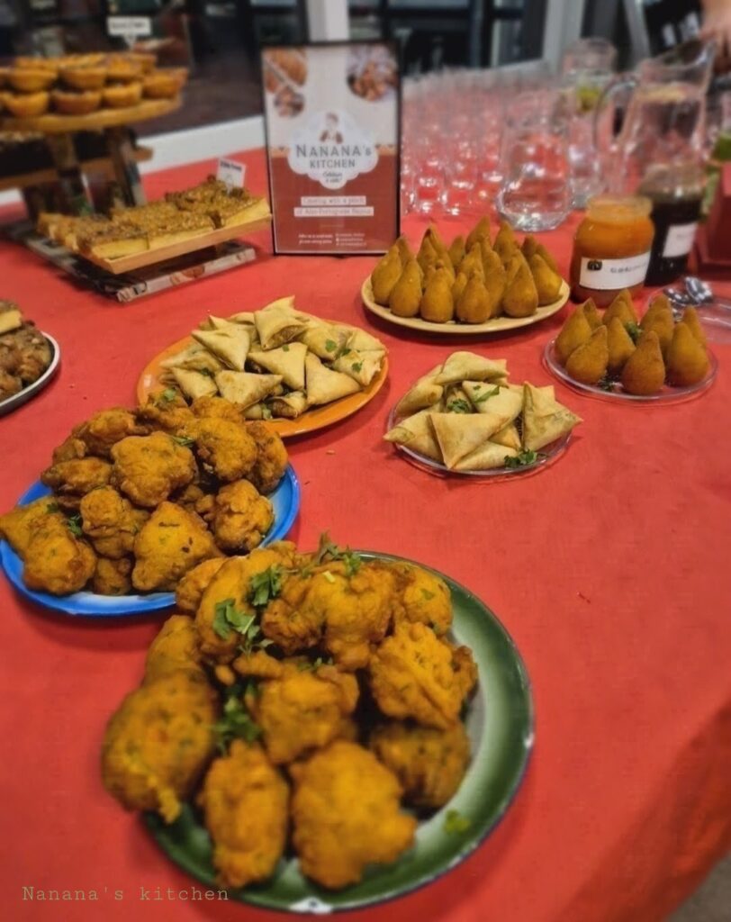 Samosa’s, coxinhas en badjias op een bedrijfsborrel