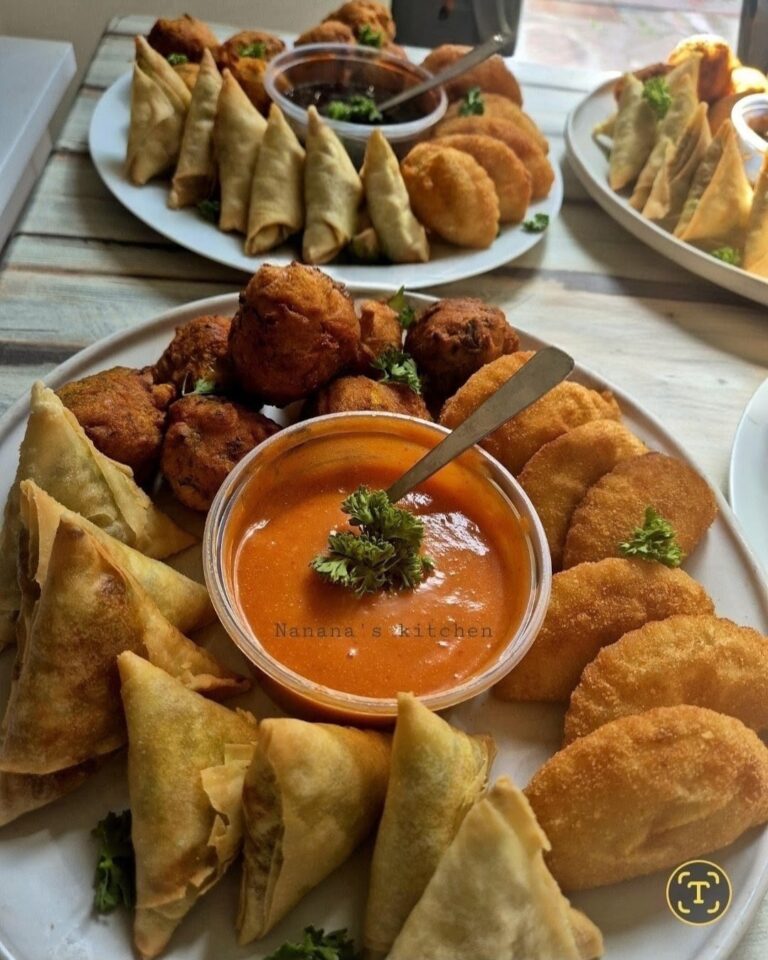 Samosa’s, empanadas en dipsaus voor een borrel
