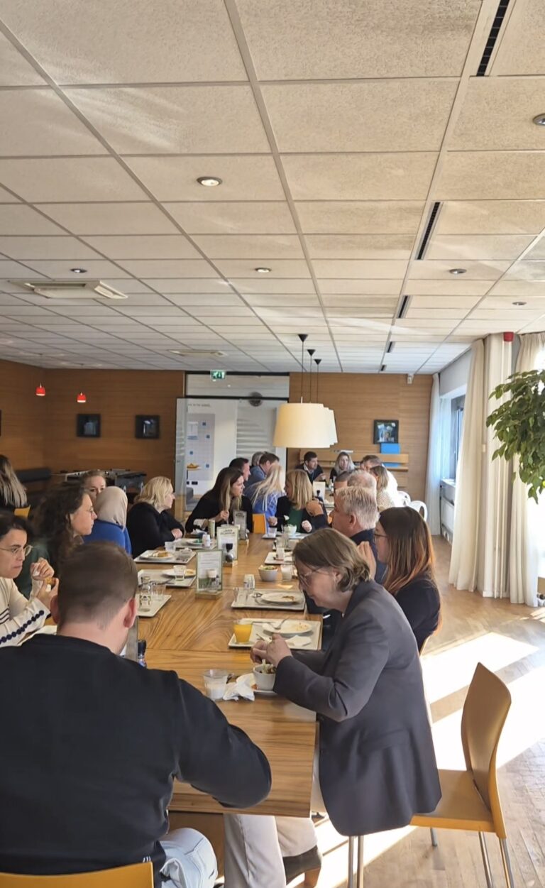 Bedrijfslunch tijdens een vergadering